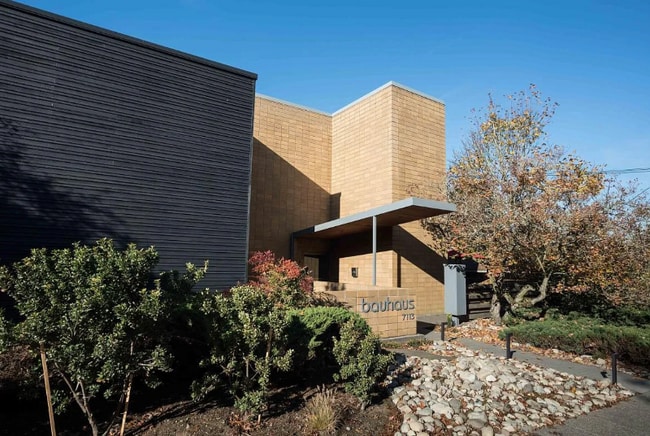 Building Photo - 7113 California Ave SW