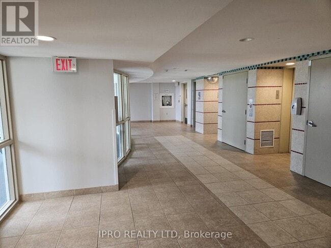 Photo du bâtiment - 1686-91686 Main St W