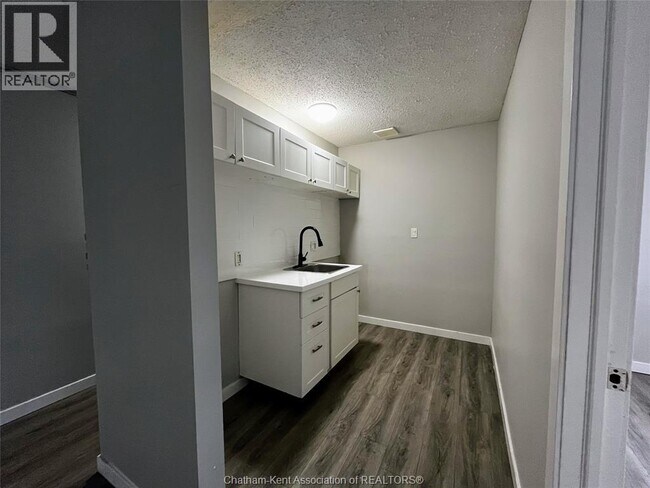 Building Photo - 89 Sheldon Ave