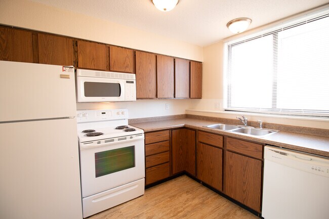 Kitchen - 1106 16th St N