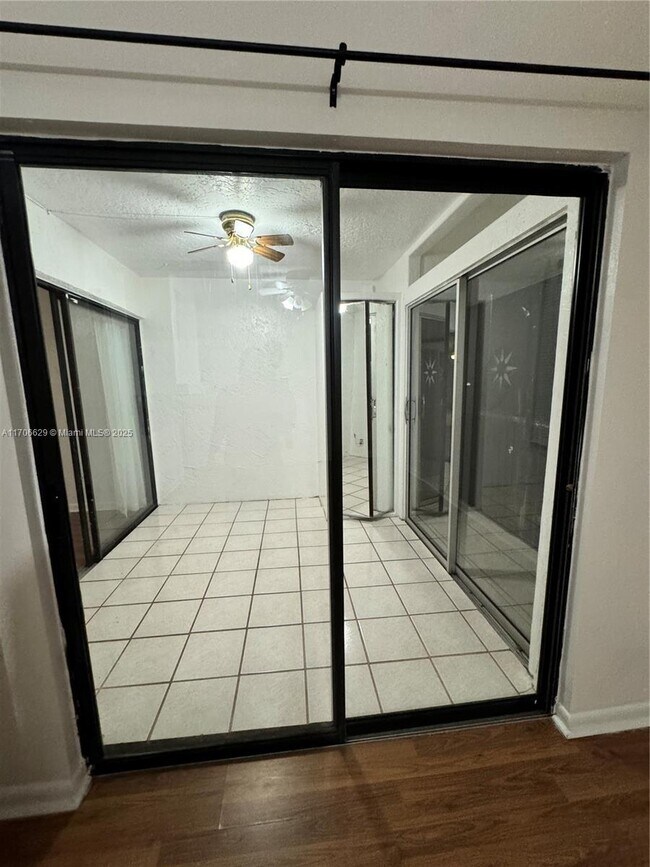 Foto del edificio - 8773 Shadow Wood Blvd
