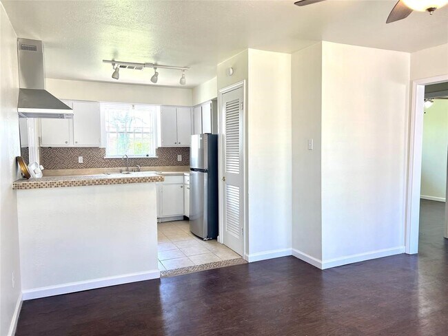 Foto del edificio - 3514 Sparrow St