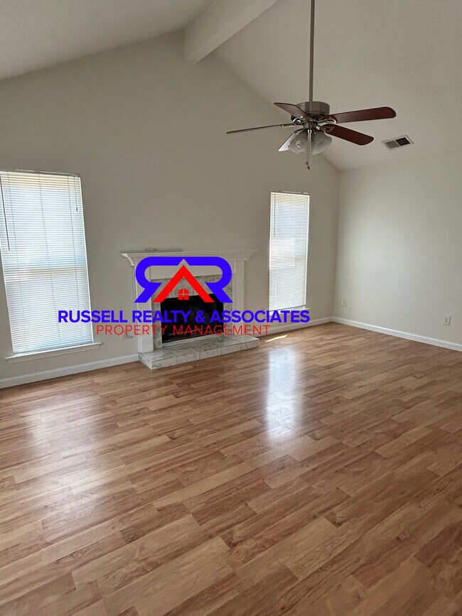 Foto del edificio - 204 Buck Creek Cir