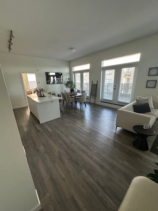Building Photo - 15825 85 Av