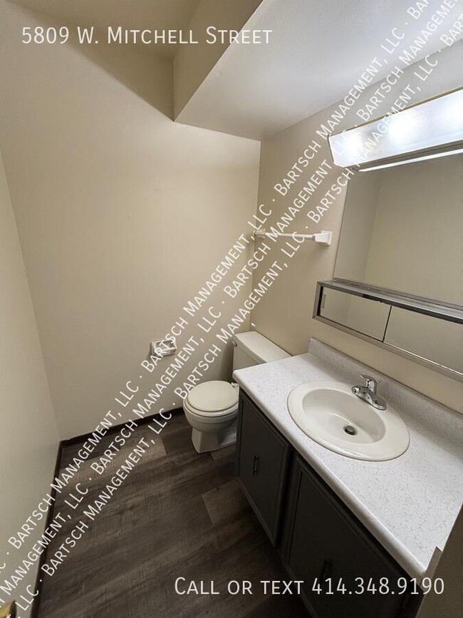 Foto del edificio - 5809 W Mitchell St