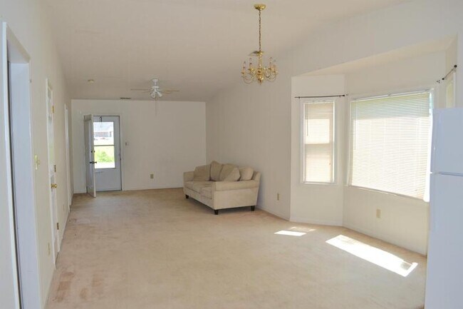 Building Photo - 202 Lakeside Dr