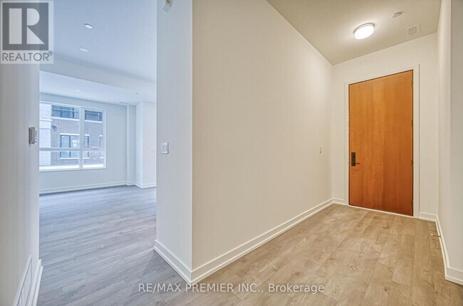 Building Photo - 10 Walder Ln