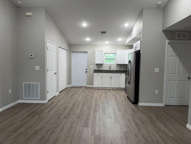 Foto del edificio - 6054 N Moss Cir