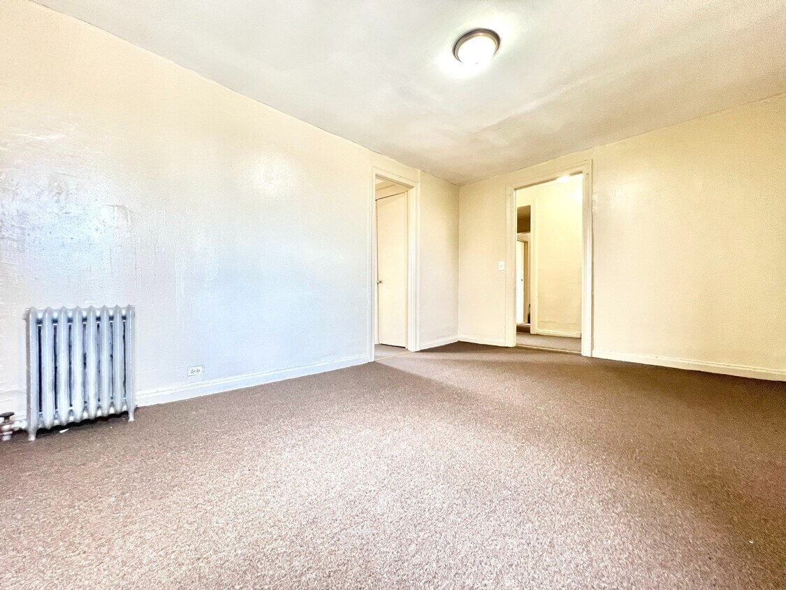 Foto principal - 878 Bryant Ave