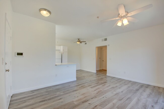 Foto del edificio - CLEAN, move in ready~GATED and super COMMU...