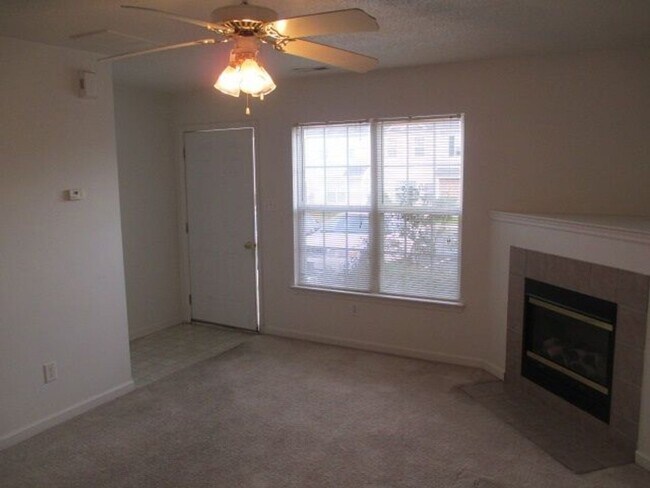 Foto del edificio - Nice 2 bedroom 2.5 bath town home centrall...