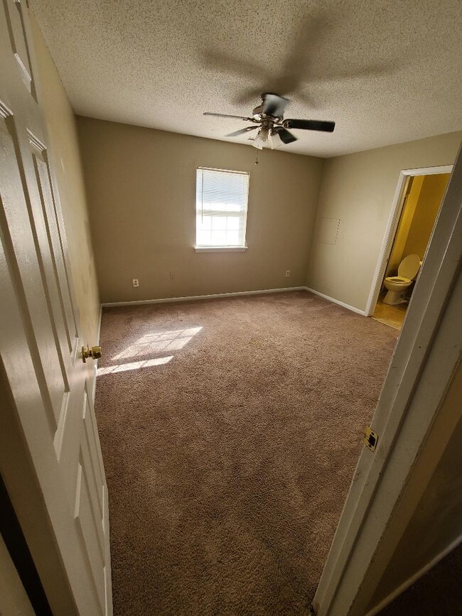 Huge Master Bedroom with Walk-in Closet - 1162 Old Clubhouse Rd