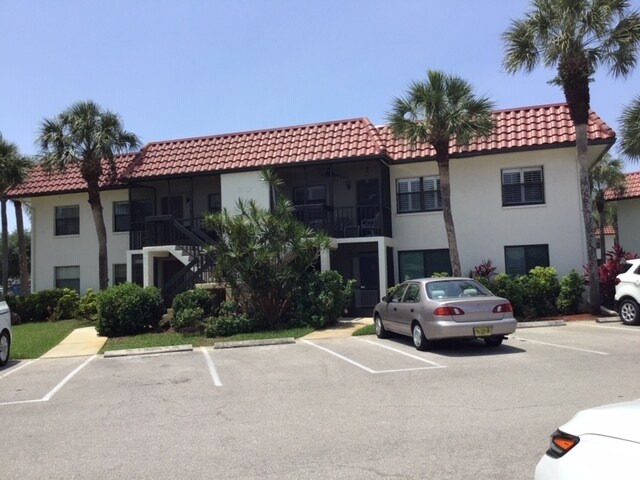front of unit has screened lanai - 4345 27th Ct SW