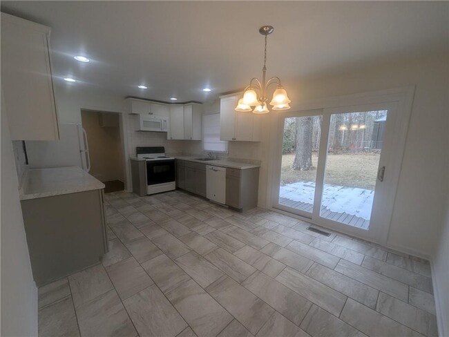 Building Photo - 409 Samaritan Dr