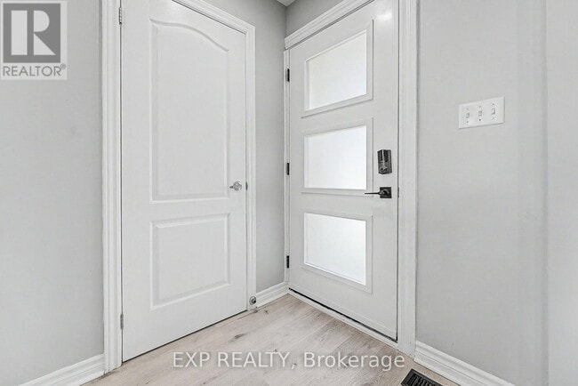 Building Photo - 457 Heddle Crescent
