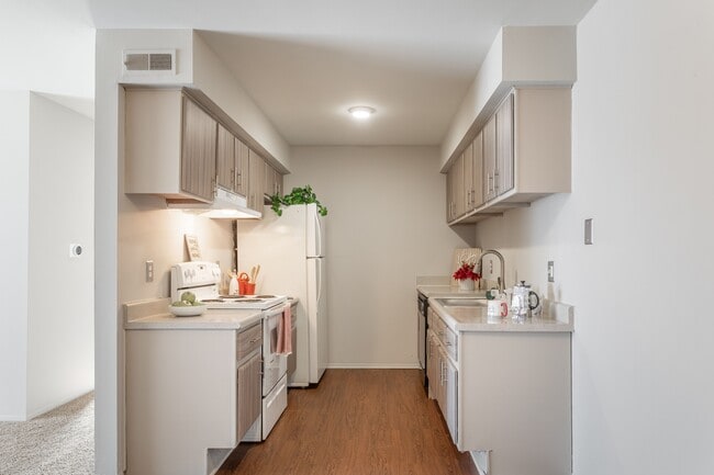 Building Photo - Farmington View Apartments - Farmington Hills, MI