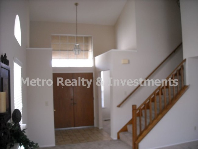 Building Photo - 2225 Oak Hills Dr