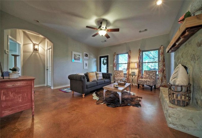 Building Photo - 10811 Wildwood Cir