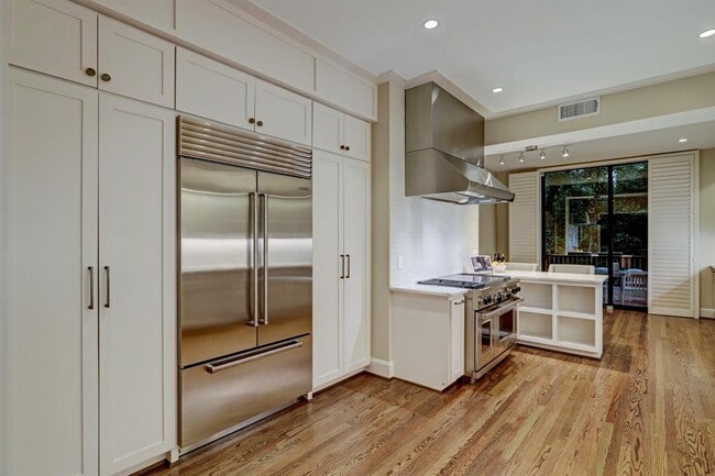 Building Photo - 26 Sugar Berry Cir