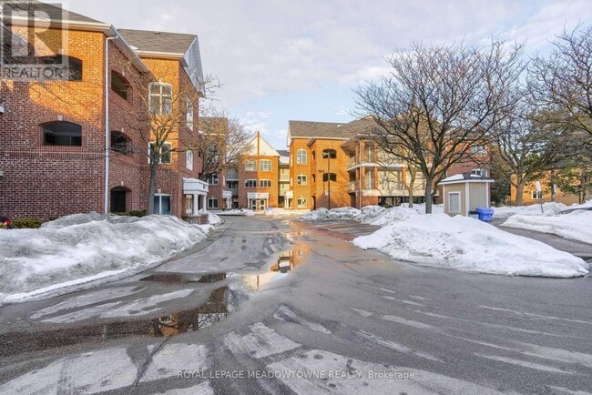 Photo du bâtiment - 103 Bristol Rd E