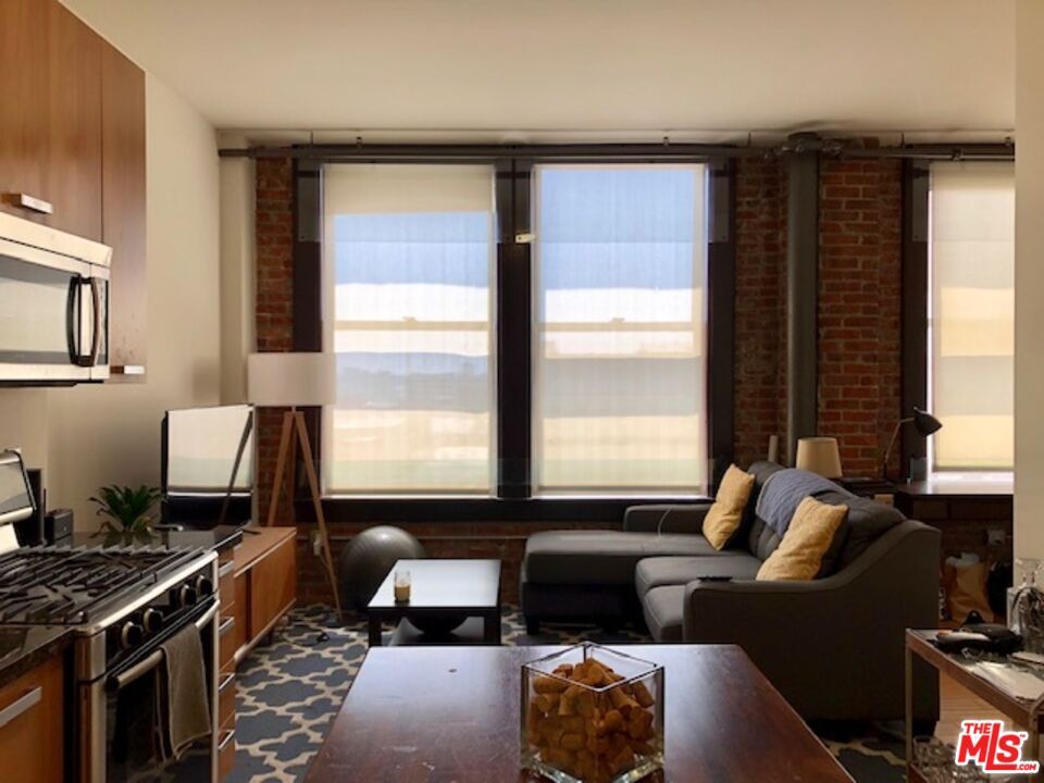 Foto principal - 460 S Spring St