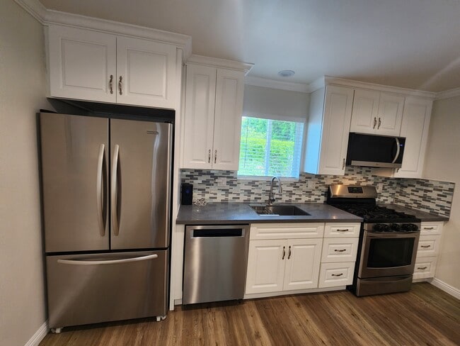 Foto del edificio - 5706 Willis Ave