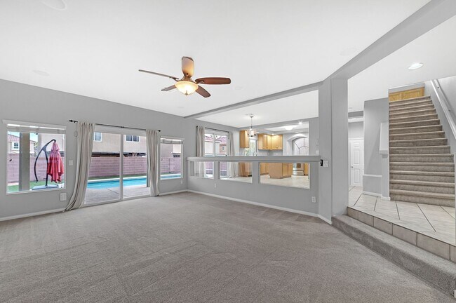Foto del edificio - MOVE IN READY GORGEOUS 4-BEDROOM HOME WITH...