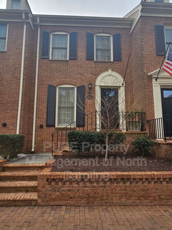 Building Photo - 520 N Poplar St
