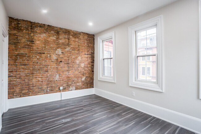 Building Photo - 45 Clarendon St