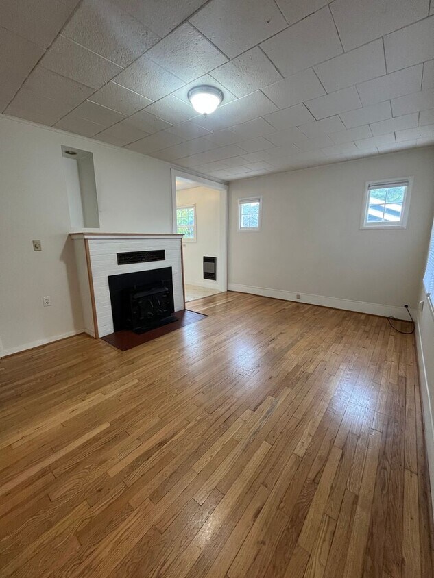 Foto principal - 2-Bedroom 1-bathroom house