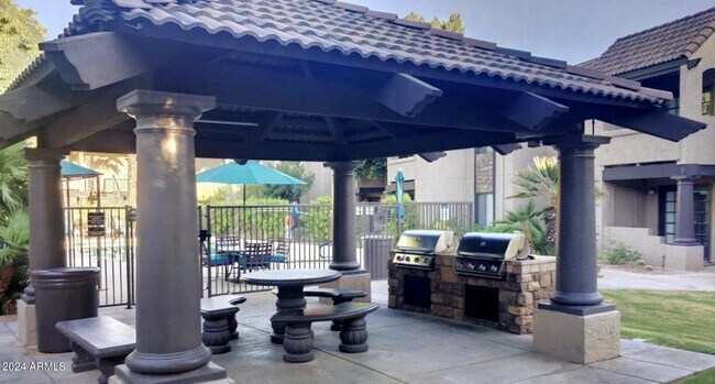 Foto del edificio - 5995 N 78th St
