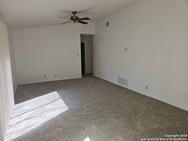 Foto del edificio - 5319 Ashbury Dr
