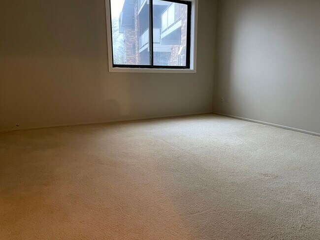Foto del edificio - 3300 N Carriageway Dr