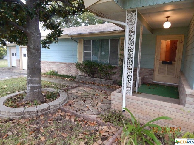 Building Photo - 572 Gruene Rd