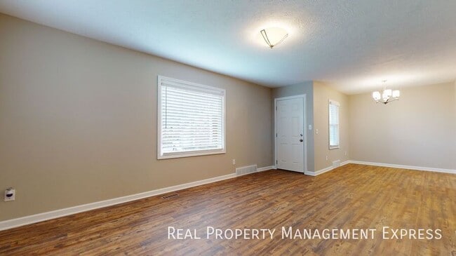 Building Photo - 411 S Willow Ave