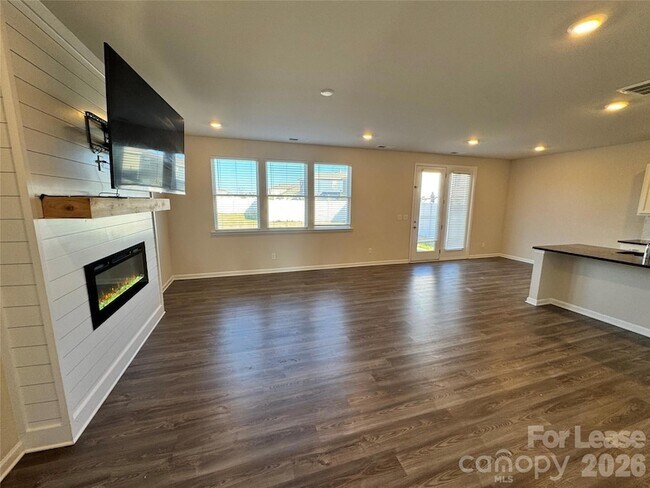 Foto del edificio - 2011 Weddington Pointe Dr