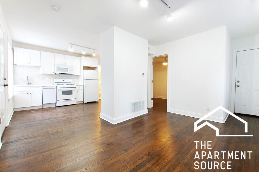 Primary Photo - 2646 N Marshfield Ave