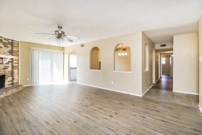 Building Photo - 7962 Southbrook Cir