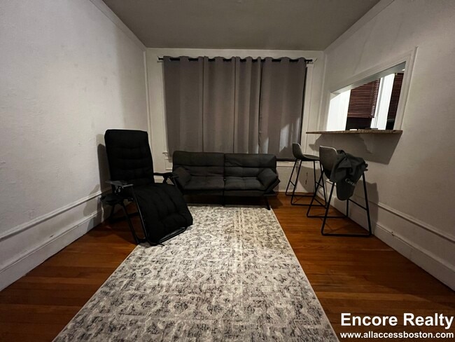 Building Photo - 2003 Commonwealth Ave