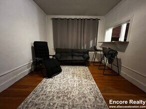 Building Photo - 2003 Commonwealth Ave