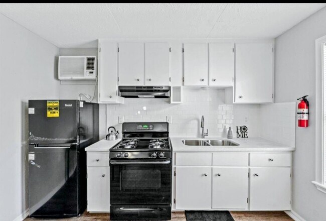Building Photo - 12918 Peggys Ln