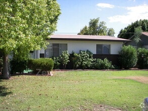 Building Photo - 1227 E Concorda Dr