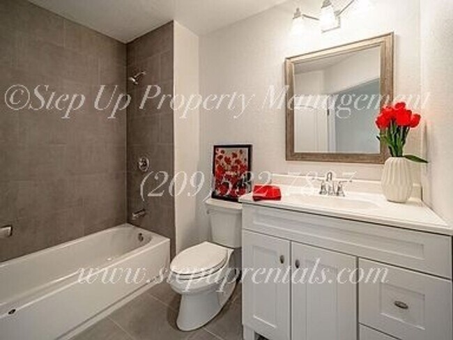 Foto del edificio - 11240 CA-49