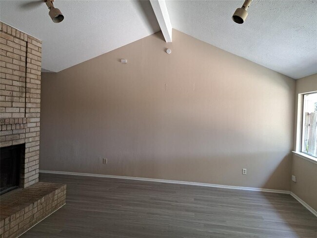 Foto del edificio - 16513 Parkridge Ct