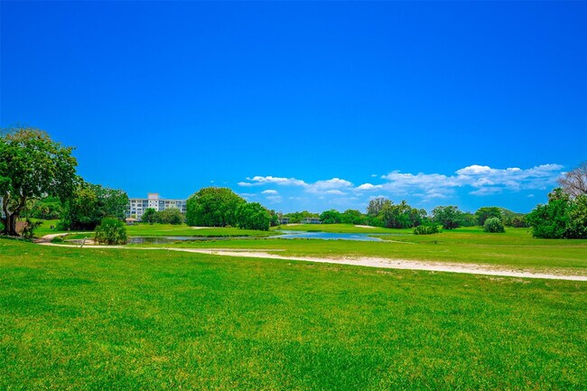 Foto del edificio - 2681 S Course Dr