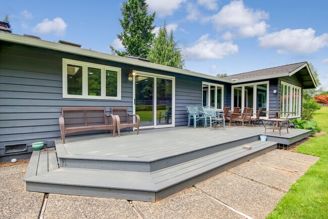 Foto del edificio - Fantastic Remodel in E Renton Highlands!