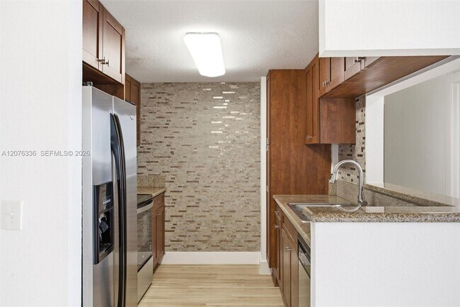 Foto del edificio - 36 NW 6th Ave
