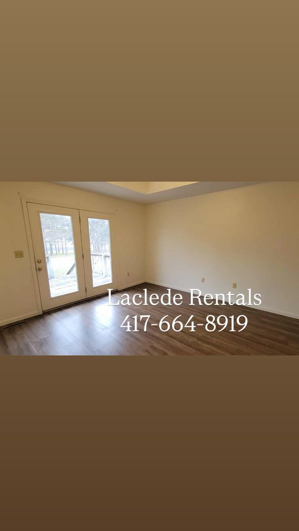 Foto del edificio - 2 BEDROOM 2 BATHROOM DUPLEX WITH GARAGE