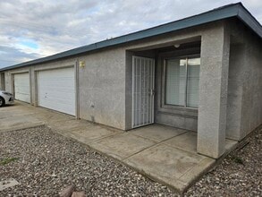 Building Photo - 813 Gemstone Ave