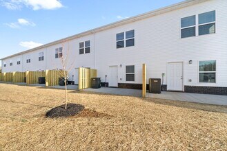 Building Photo - 760 Tracy Lane